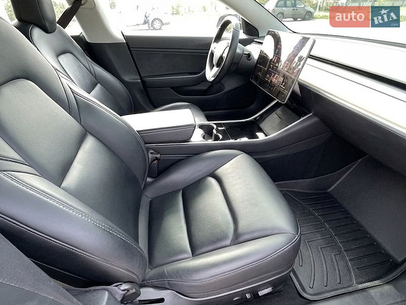Седан Tesla Model 3 2019 в Одесі