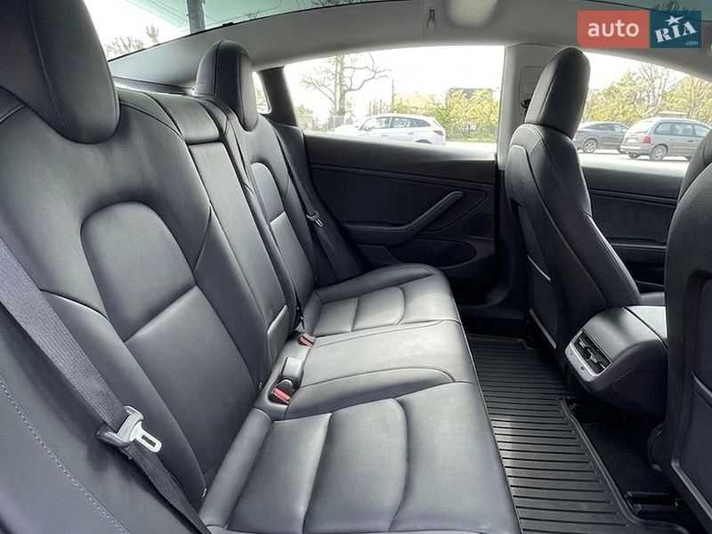 Седан Tesla Model 3 2019 в Одесі