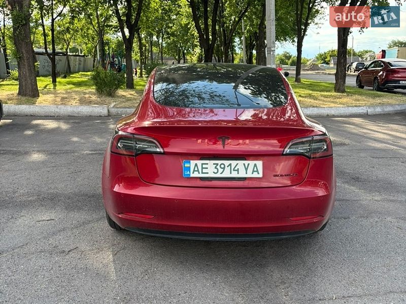 Седан Tesla Model 3 2021 в Кам'янському