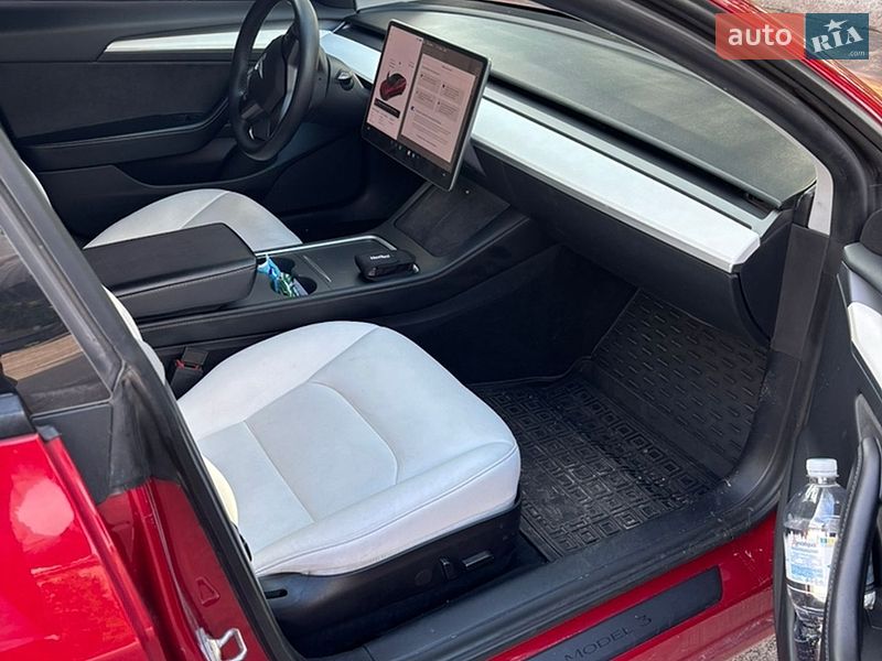 Седан Tesla Model 3 2021 в Кам'янському