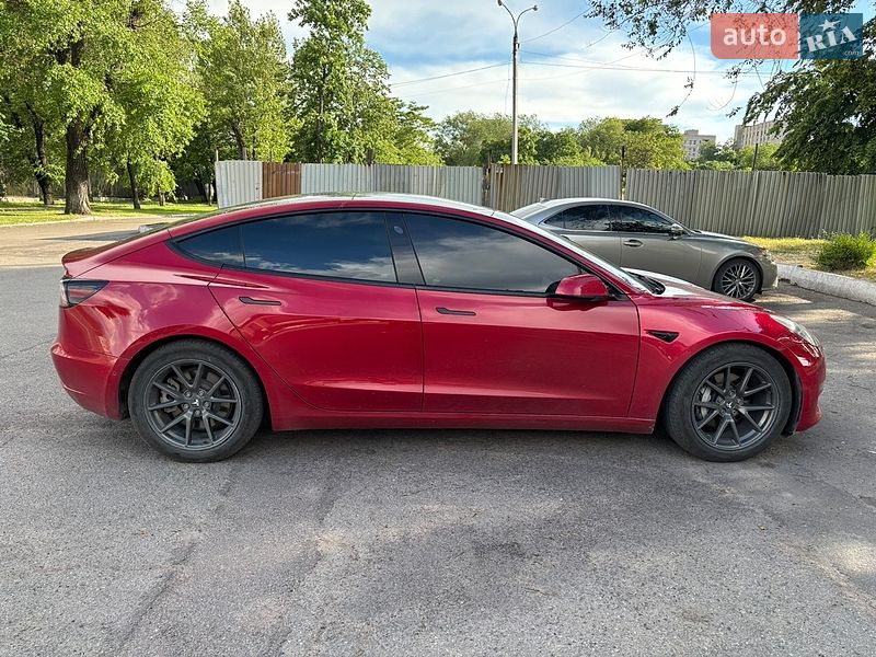 Седан Tesla Model 3 2021 в Кам'янському