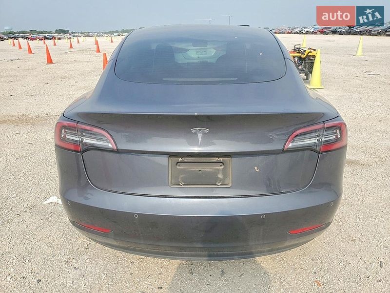 Седан Tesla Model 3 2021 в Львове
