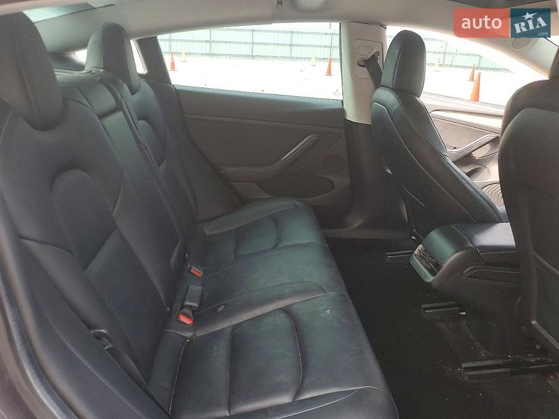Седан Tesla Model 3 2021 в Львове