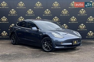 Седан Tesla Model 3 2018 в Киеве