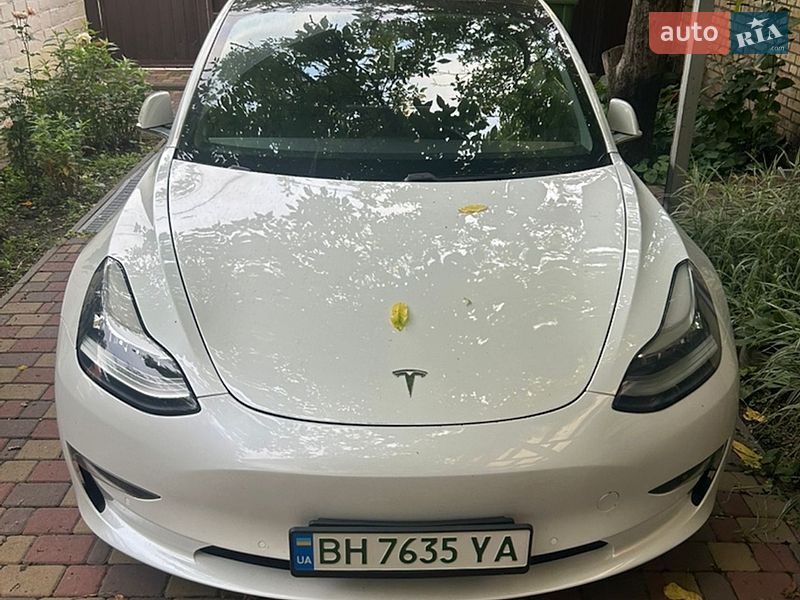 Седан Tesla Model 3 2020 в Києві