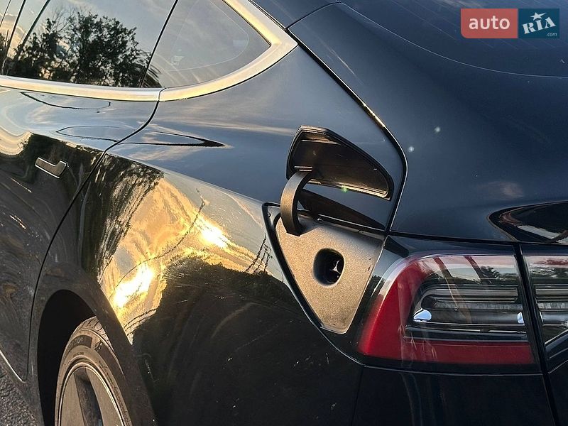 Седан Tesla Model 3 2018 в Кривом Роге