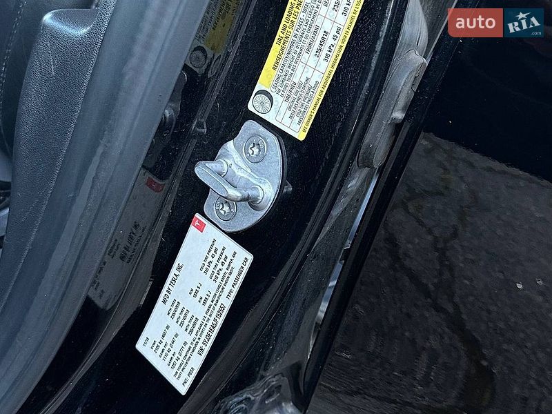 Седан Tesla Model 3 2018 в Кривом Роге