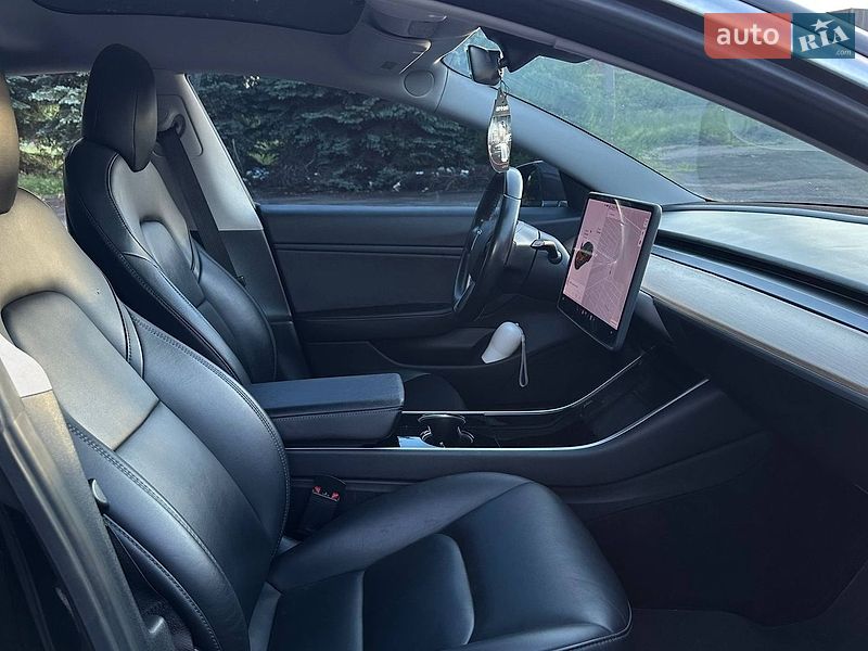 Седан Tesla Model 3 2018 в Кривом Роге