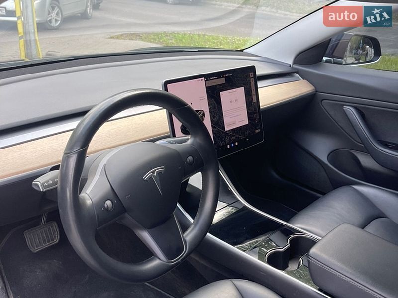 Седан Tesla Model 3 2018 в Львове