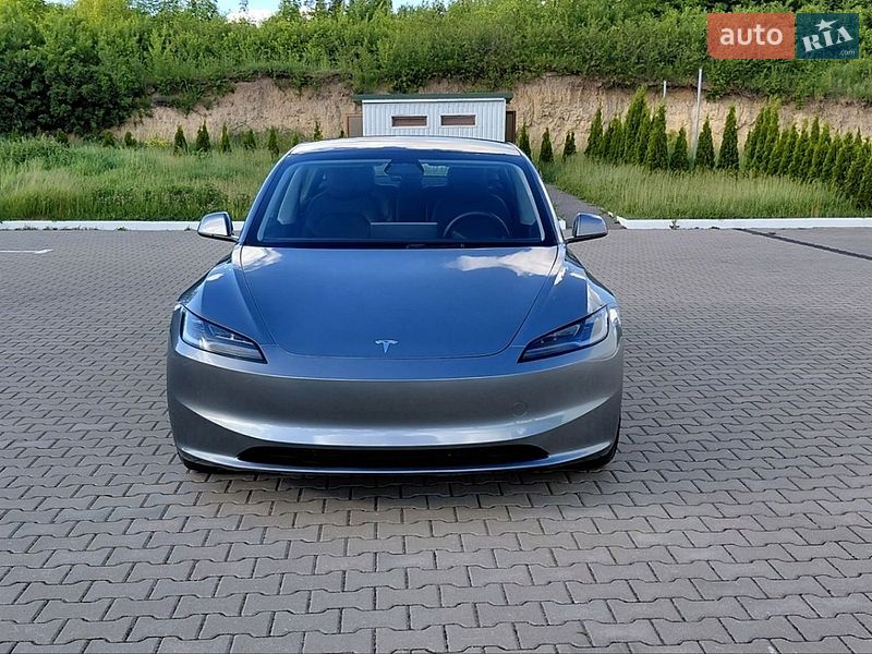 Седан Tesla Model 3 2025 в Калиновке