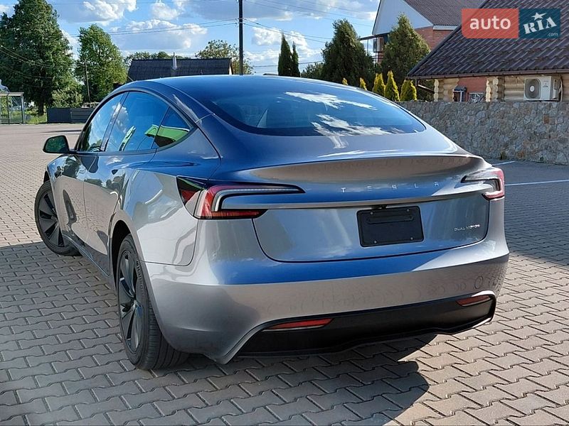 Седан Tesla Model 3 2025 в Калиновке