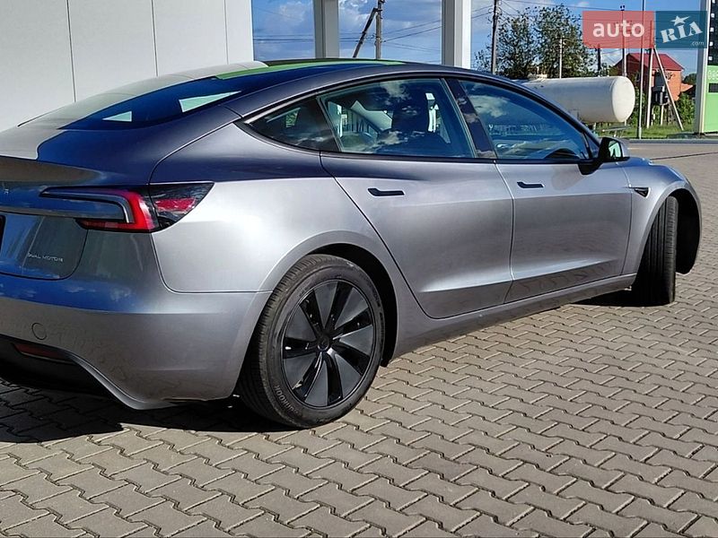 Седан Tesla Model 3 2025 в Калиновке