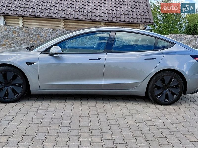 Седан Tesla Model 3 2025 в Калиновке