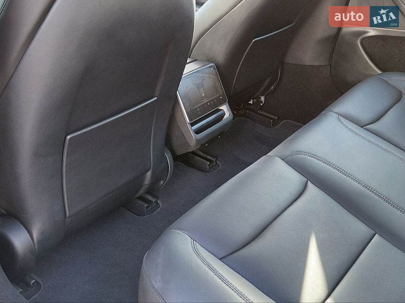 Седан Tesla Model 3 2025 в Калиновке