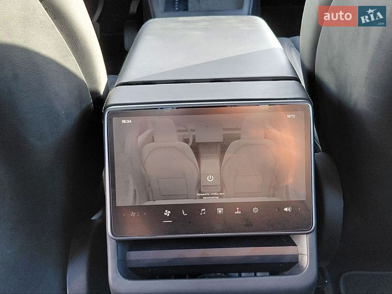 Седан Tesla Model 3 2025 в Калиновке