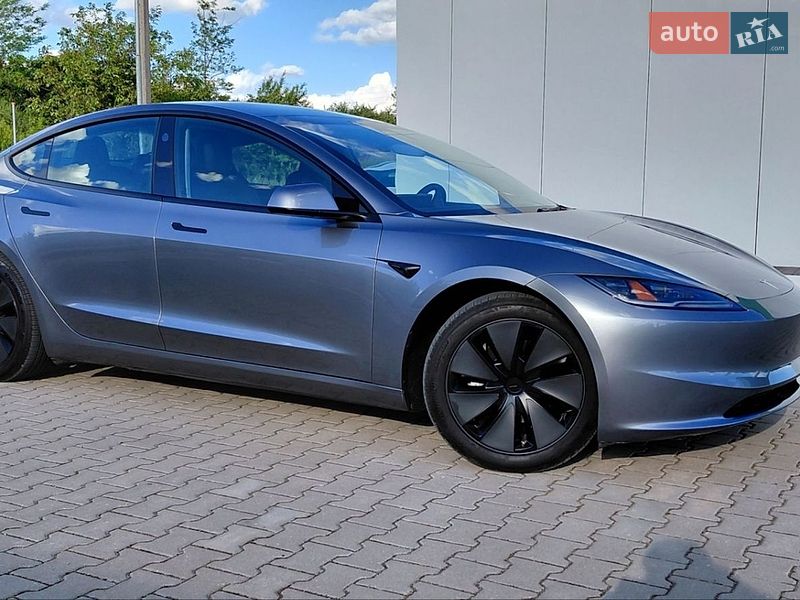 Седан Tesla Model 3 2025 в Калиновке