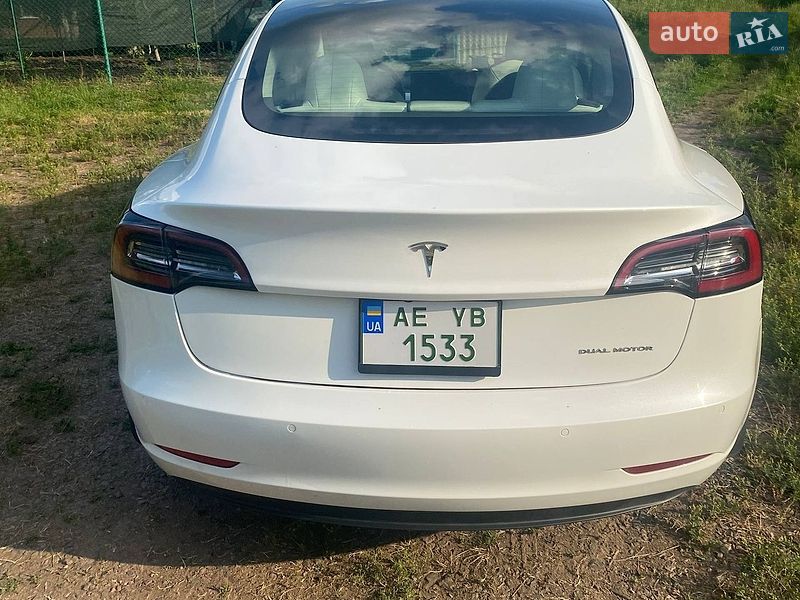 Седан Tesla Model 3 2022 в Кривому Розі