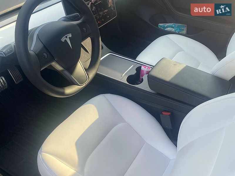 Седан Tesla Model 3 2022 в Кривому Розі
