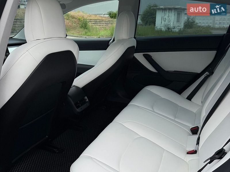 Седан Tesla Model 3 2019 в Киеве