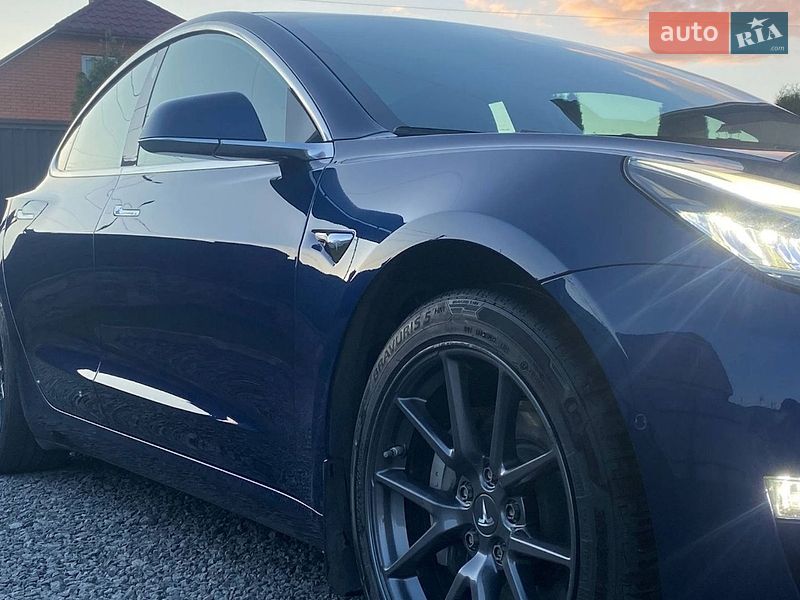 Седан Tesla Model 3 2018 в Рокитном фото 15 Седан Tesla Model 3 2018 в Рокитном