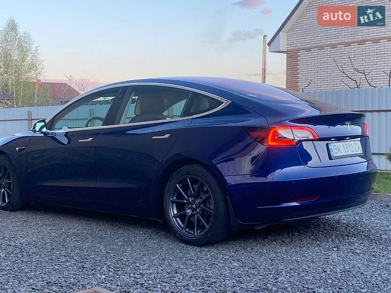Седан Tesla Model 3 2018 в Рокитном фото 18 Седан Tesla Model 3 2018 в Рокитном