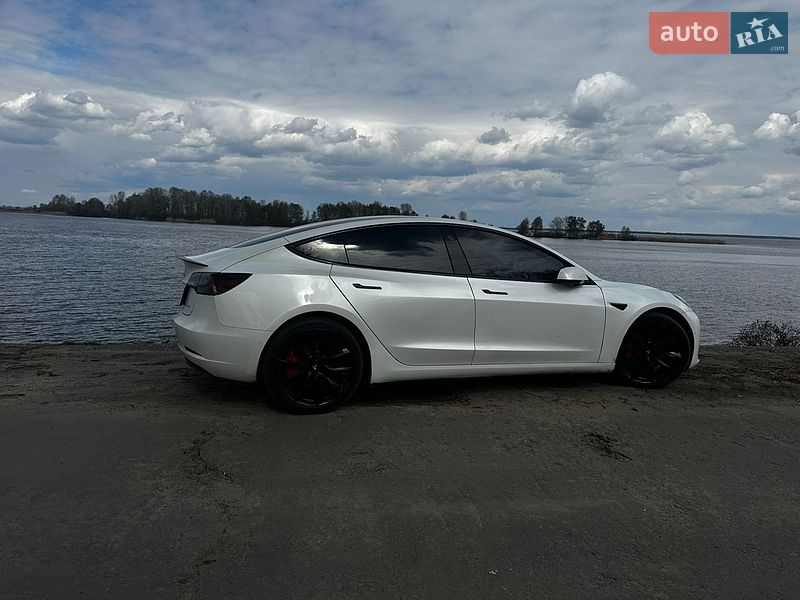 Седан Tesla Model 3 2019 в Киеве