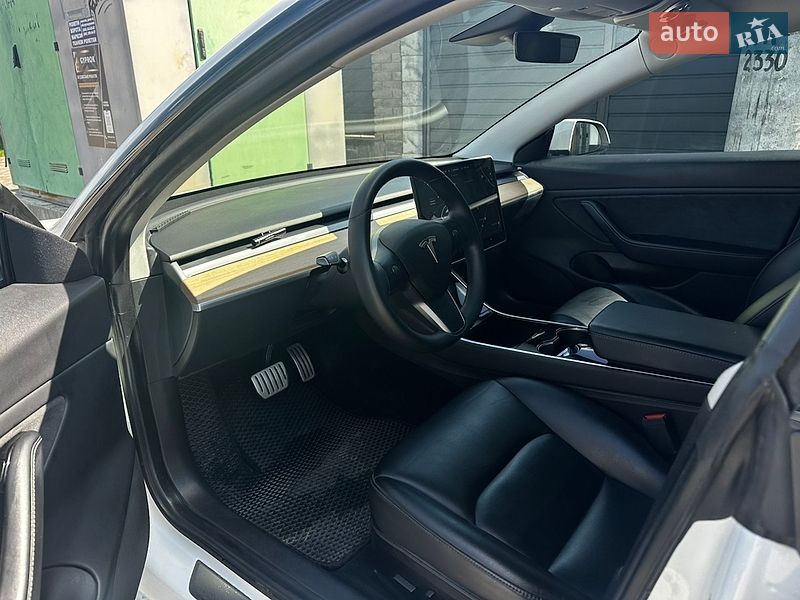 Седан Tesla Model 3 2019 в Киеве