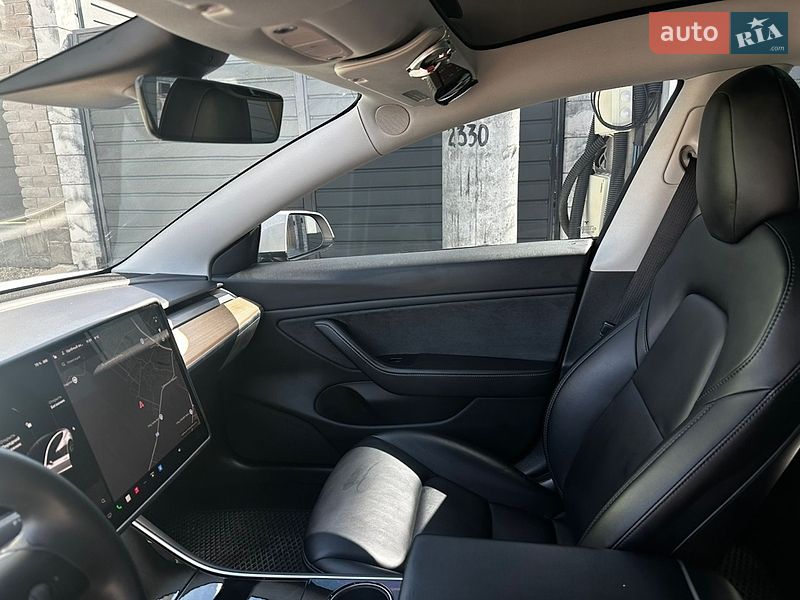 Седан Tesla Model 3 2019 в Киеве
