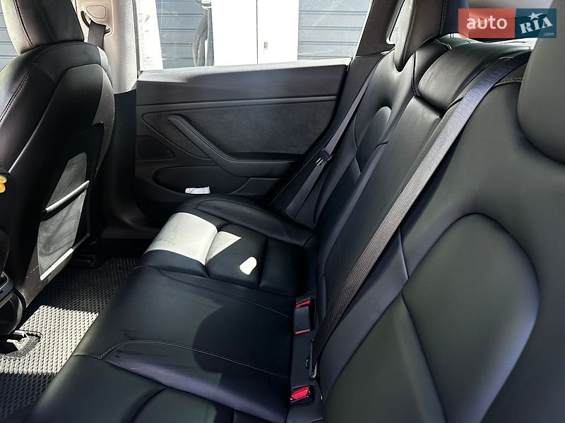 Седан Tesla Model 3 2019 в Киеве