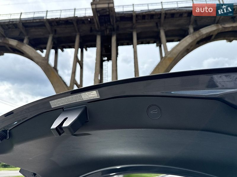 Седан Tesla Model 3 2021 в Дніпрі