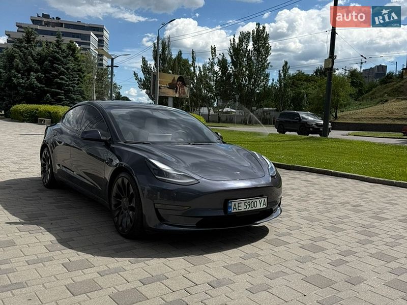 Седан Tesla Model 3 2021 в Дніпрі