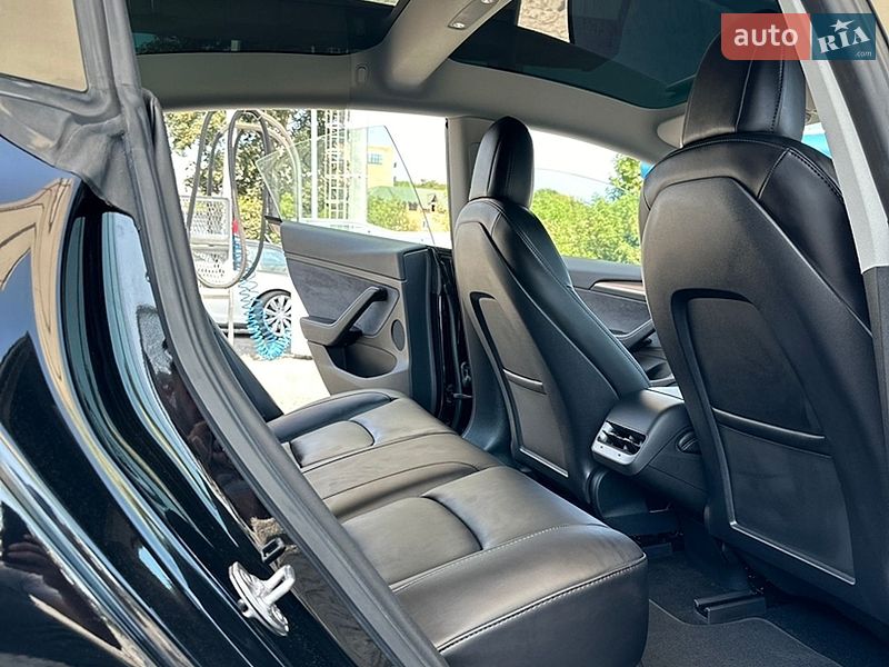 Седан Tesla Model 3 2022 в Хмельницком