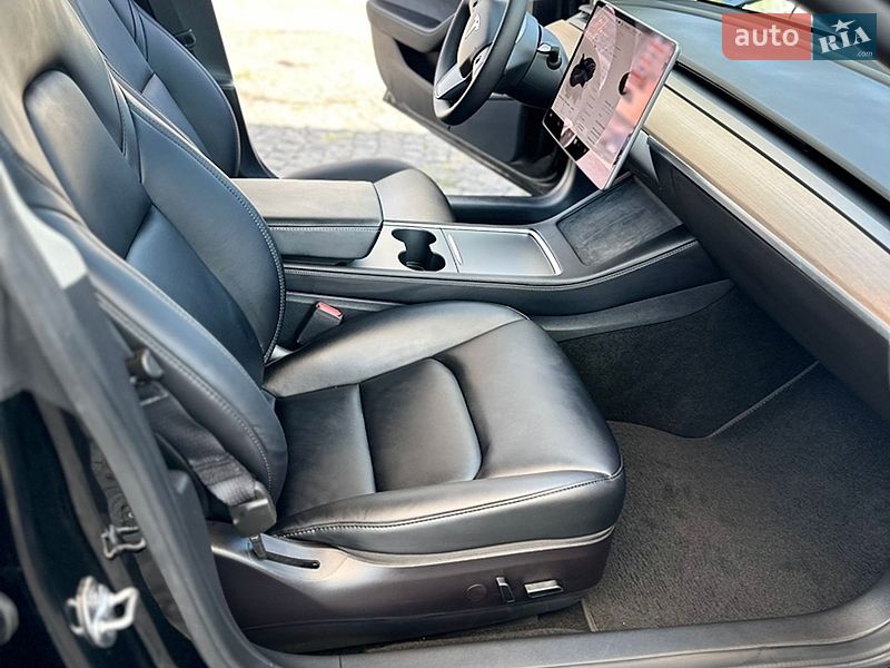 Седан Tesla Model 3 2022 в Хмельницком