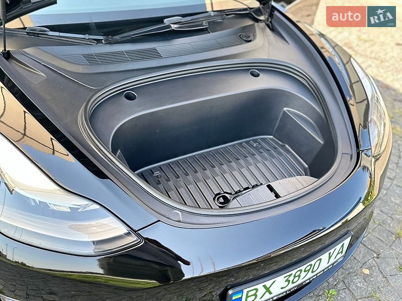 Седан Tesla Model 3 2022 в Хмельницком