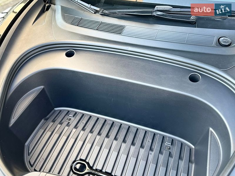 Седан Tesla Model 3 2022 в Хмельницком