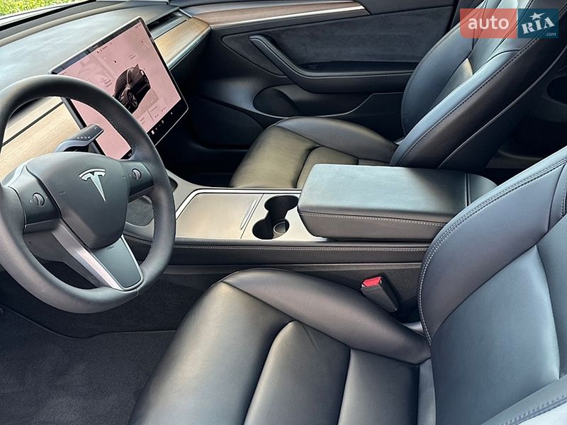 Седан Tesla Model 3 2022 в Хмельницком