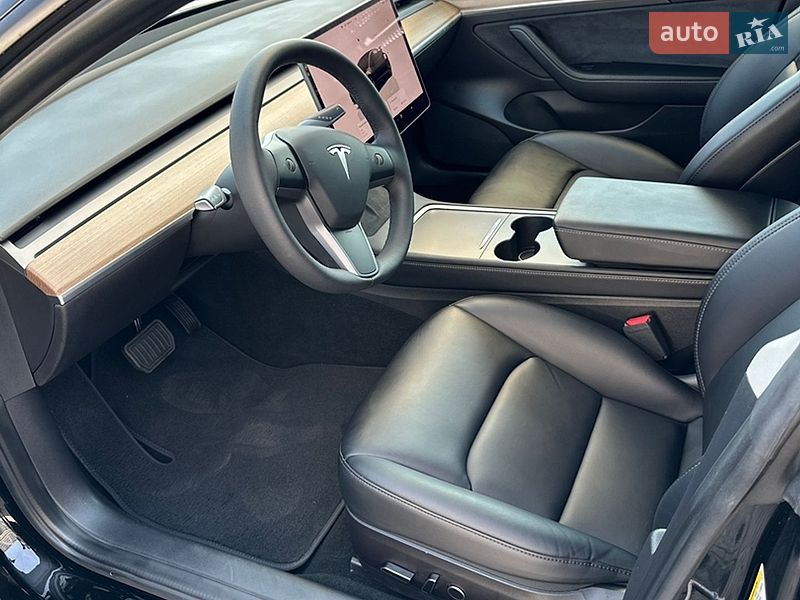 Седан Tesla Model 3 2022 в Хмельницком