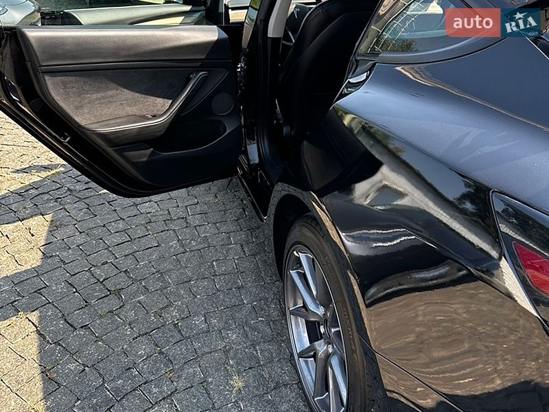 Седан Tesla Model 3 2022 в Хмельницком