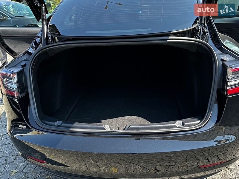 Седан Tesla Model 3 2022 в Хмельницком