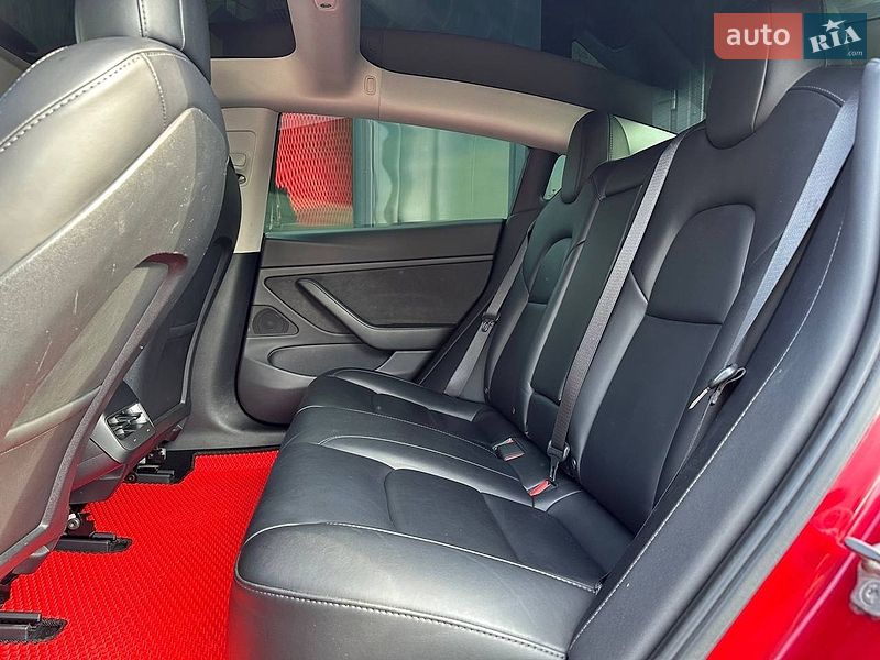 Седан Tesla Model 3 2020 в Вінниці