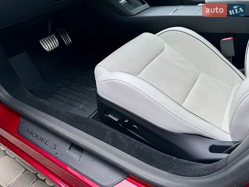 Седан Tesla Model 3 2024 в Киеве