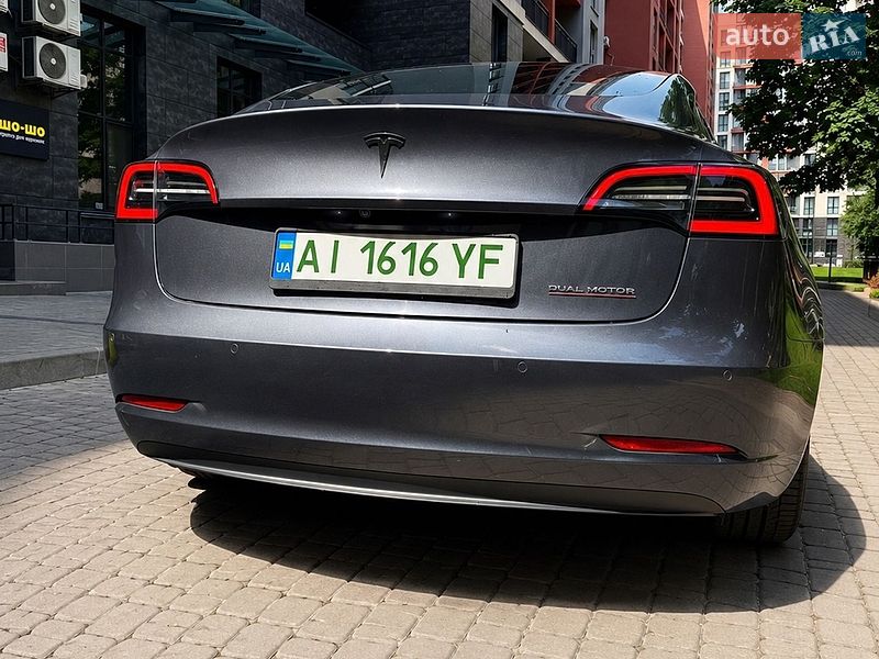 Седан Tesla Model 3 2022 в Броварах