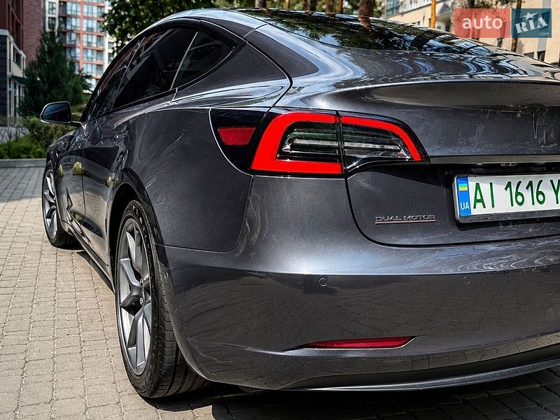 Седан Tesla Model 3 2022 в Броварах