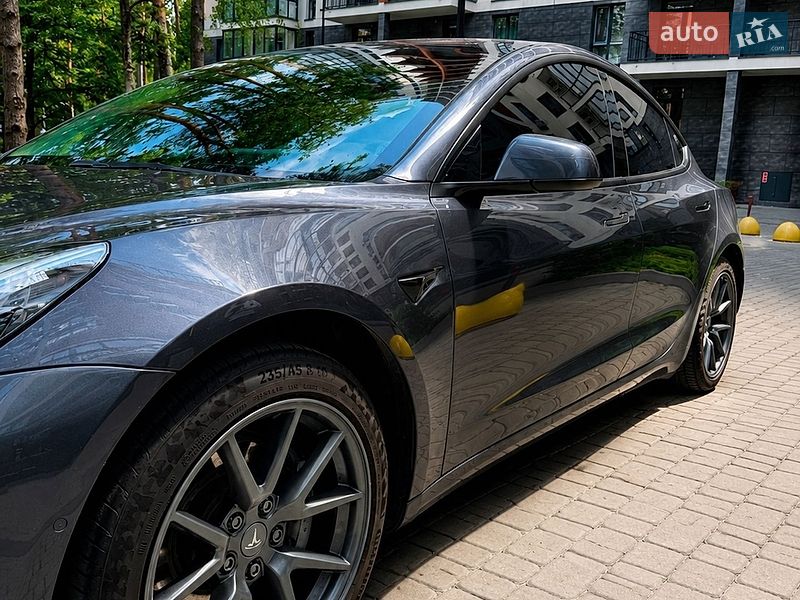 Седан Tesla Model 3 2022 в Броварах