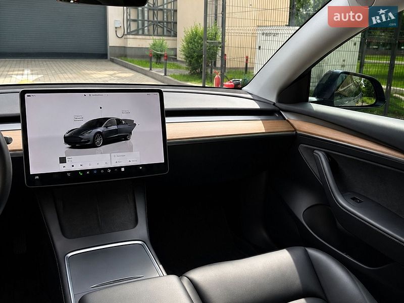 Седан Tesla Model 3 2022 в Броварах