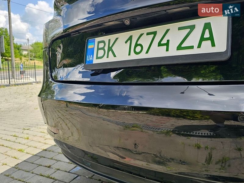 Седан Tesla Model 3 2018 в Ровно