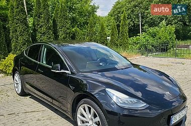 Седан Tesla Model 3 2018 в Ровно