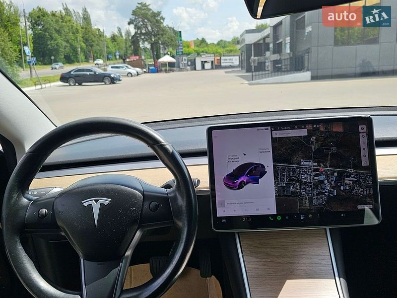 Седан Tesla Model 3 2018 в Ровно