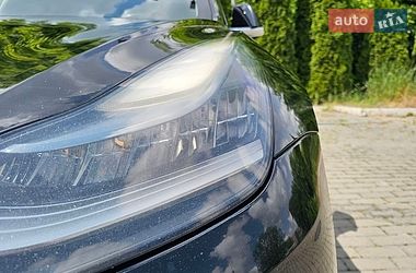 Седан Tesla Model 3 2018 в Ровно