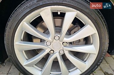 Седан Tesla Model 3 2018 в Ровно